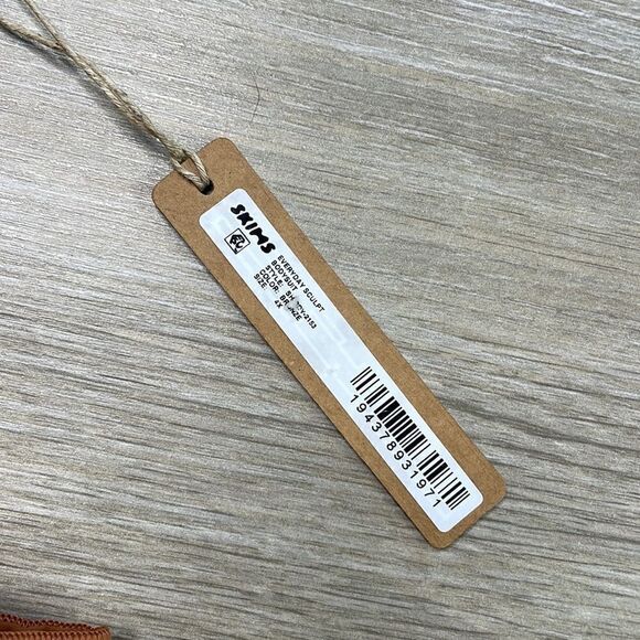 SKIMS Everyday Sculpt Bodysuit - Picture 3 of 7